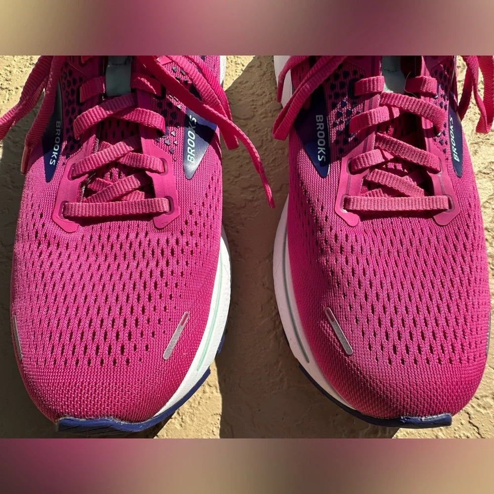 Brooks Ghost 14 Pink Fuchsia Yucca Navy Running Shoes Women’s Size 11.5 CLEAN